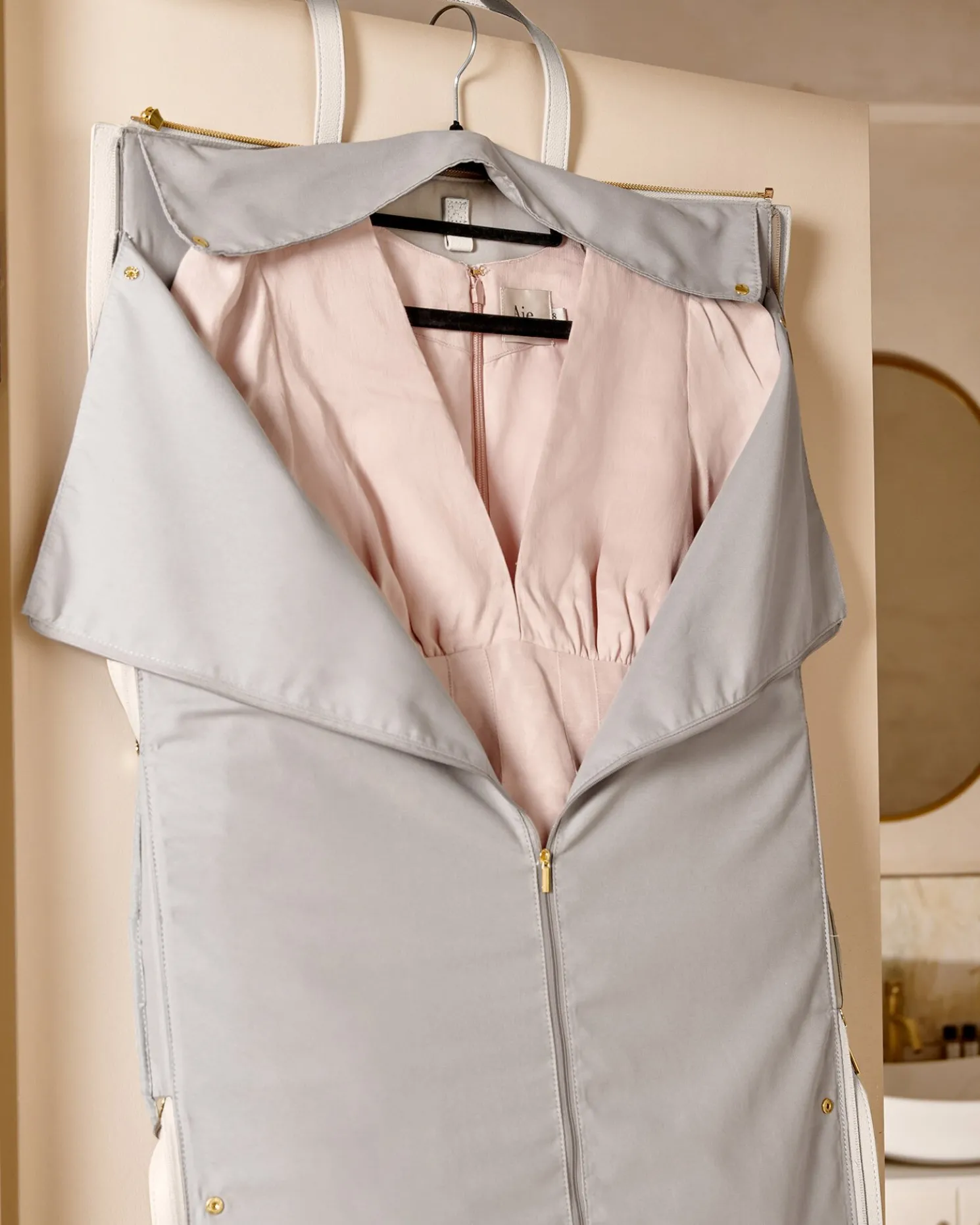 Fold-Out Garment Weekend Bag