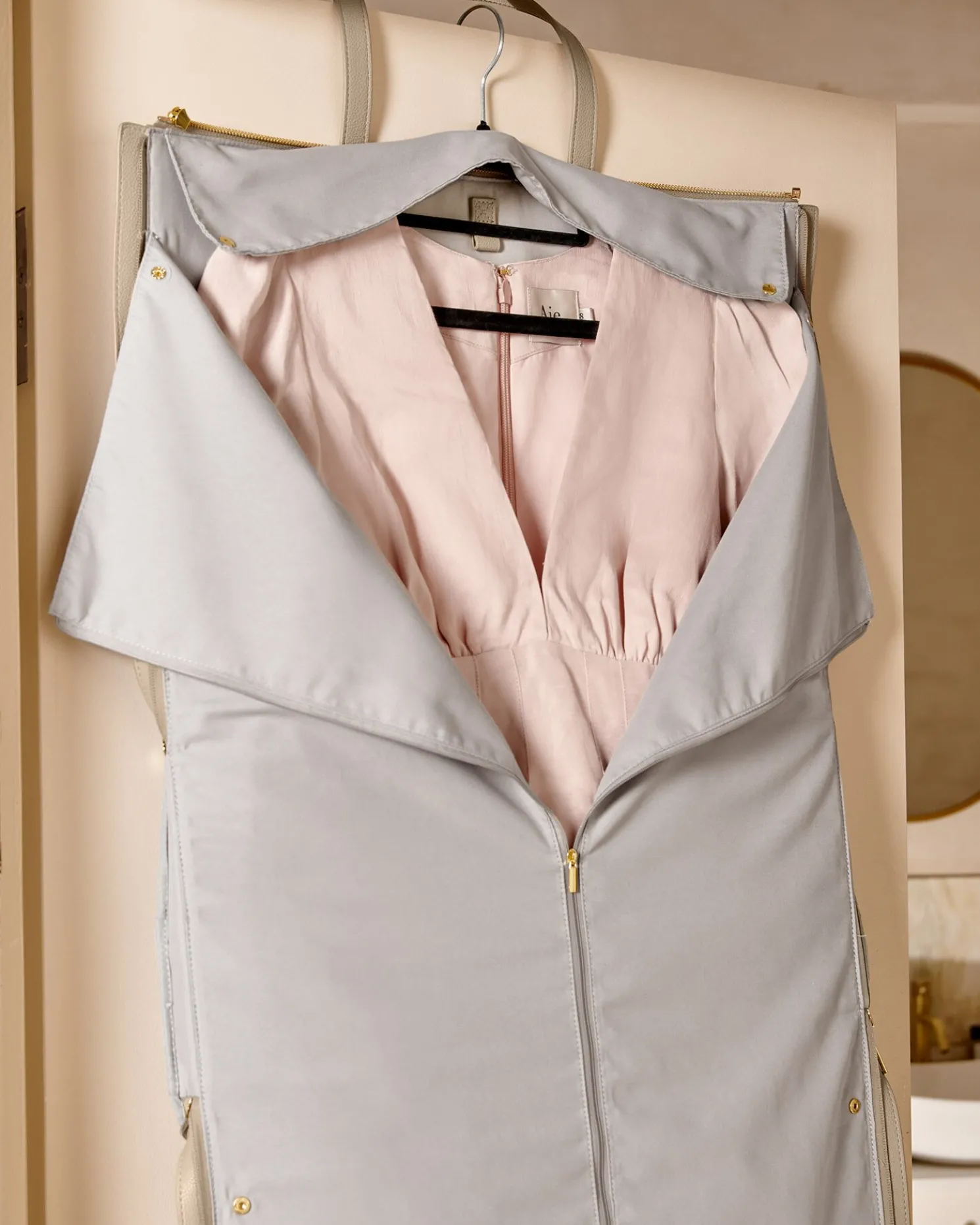 Fold-Out Garment Weekend Bag