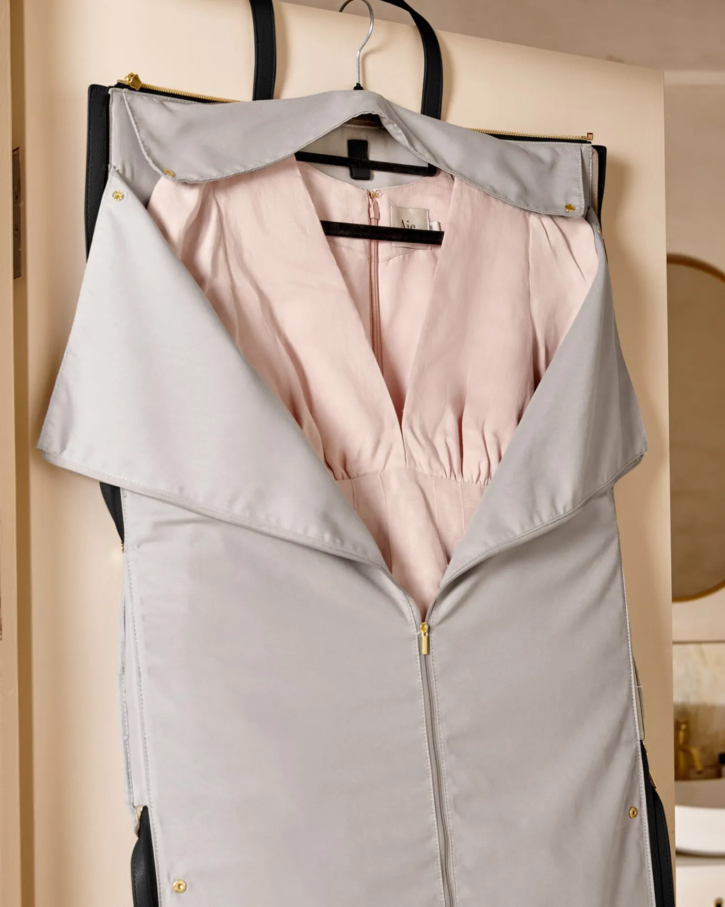 Fold-Out Garment Weekend Bag